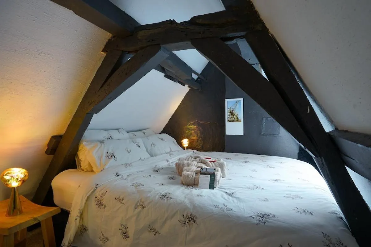 Charming Home By Grote Markt Anvers 0*,  Belçika